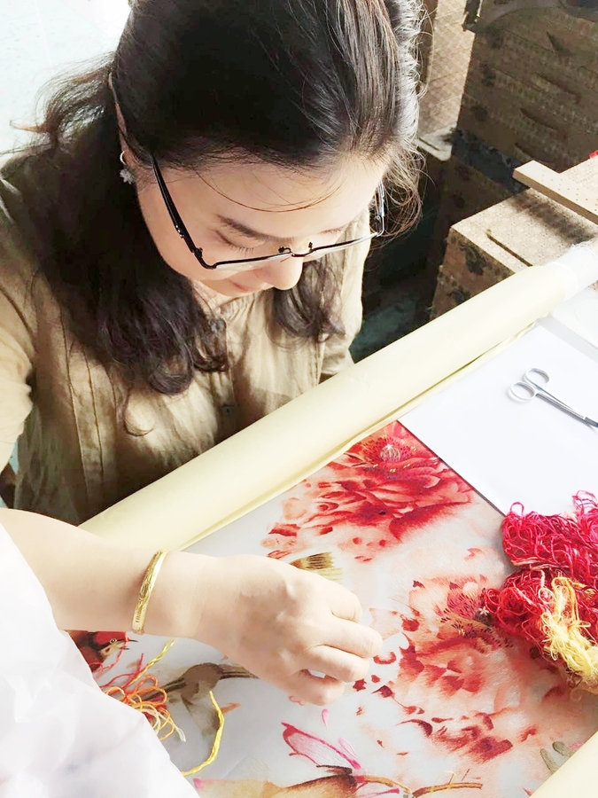 从职场精英转型为湘绣第一乡文化传承人
